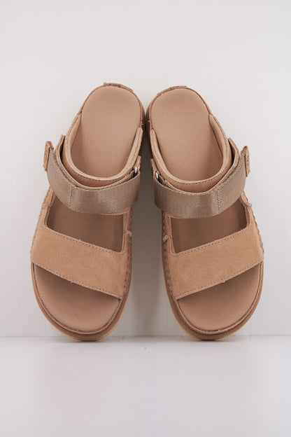 UGG W GOLDENSTAR GLIDE en color SAND  (3)