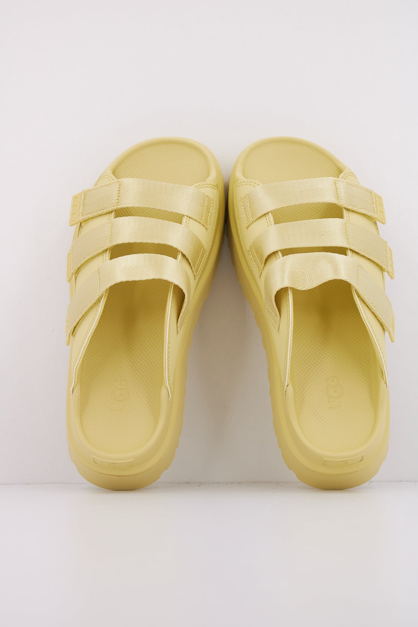 UGG  W GOLDEN GLOW SLIDE en color GLDNAPLE  (3)