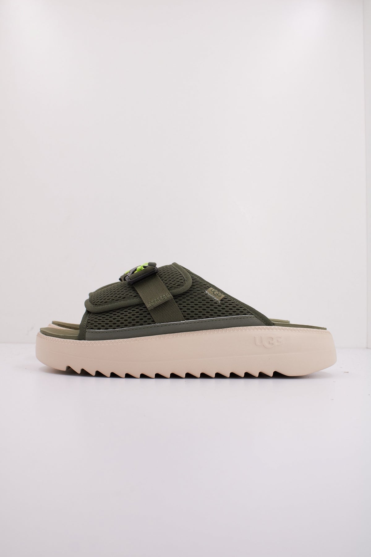 UGG M MAXXER SLIDE en color GREEN  (1)