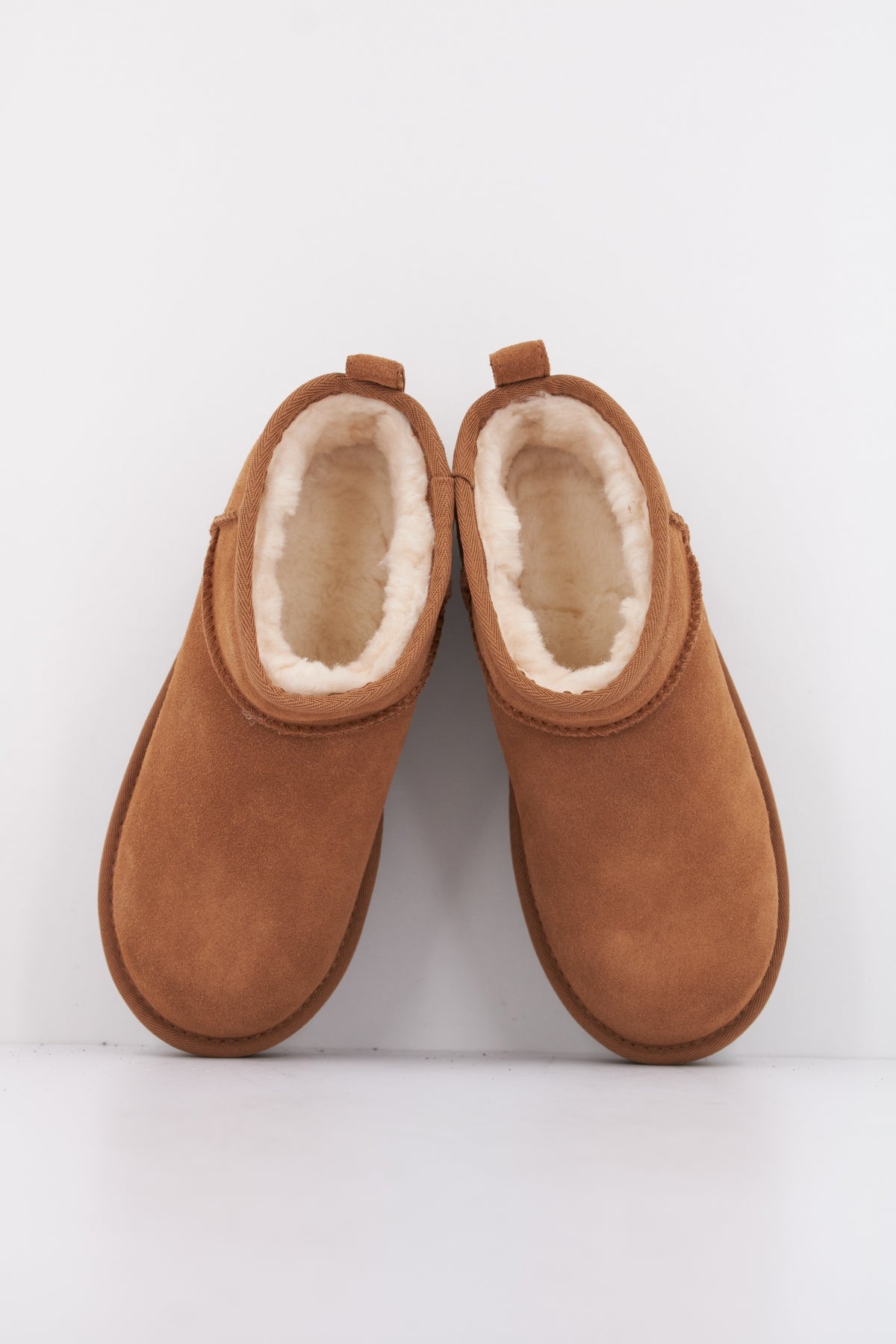 UGG K CLASSIC ULTRA MINI en color CHE  (3)