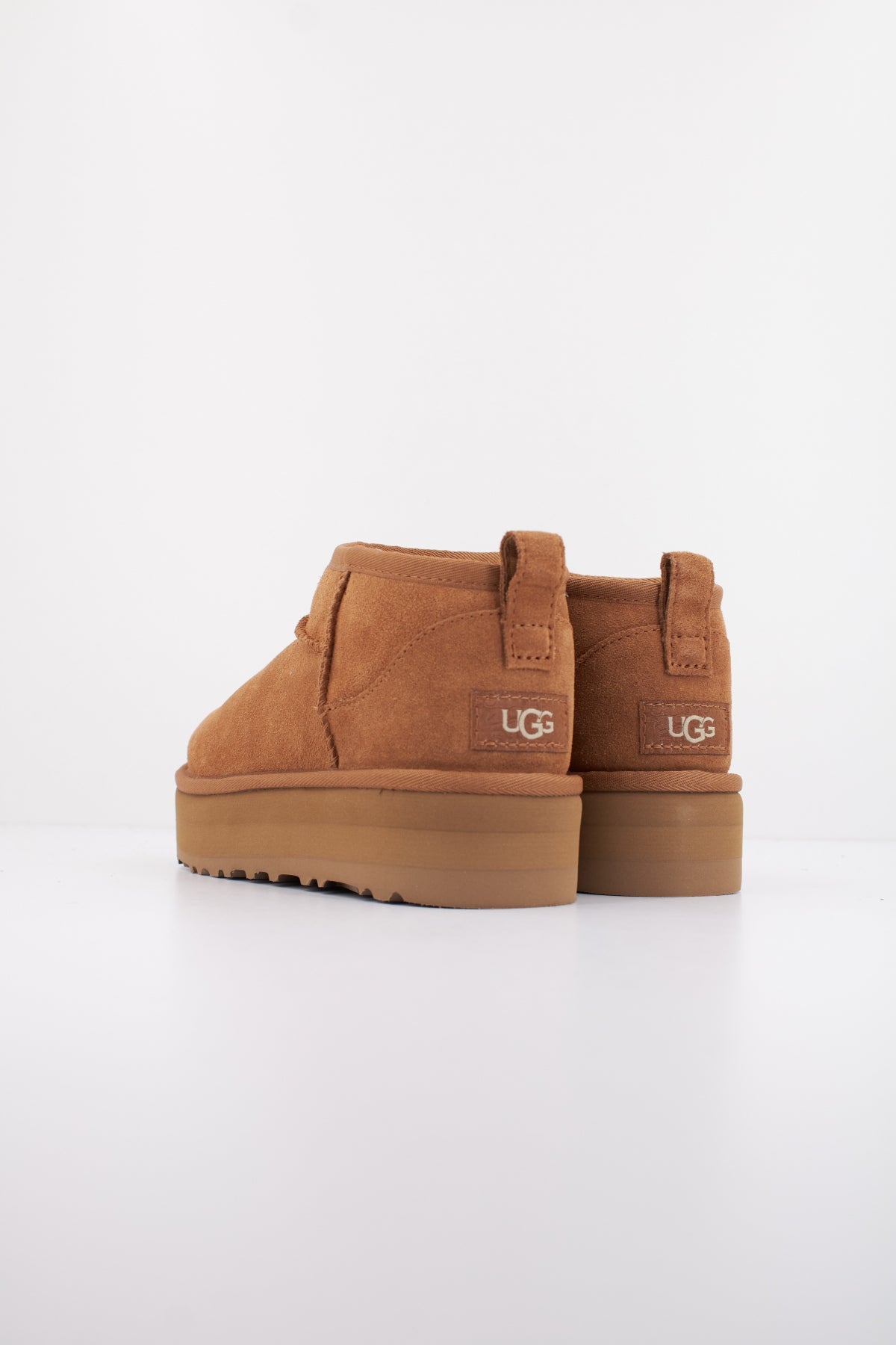 UGG K CLASSIC ULTRA MINI en color CHE  (4)