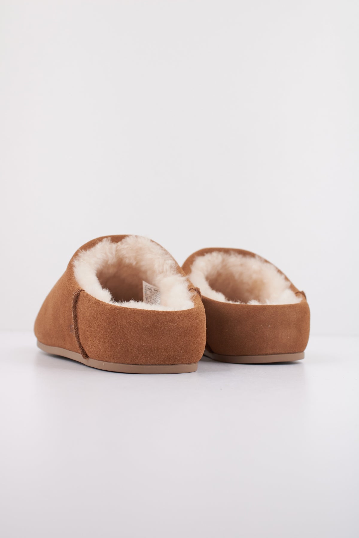 UGG W ELEA SLIP-ON en color CHE  (4)