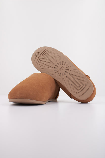 UGG W ELEA SLIP-ON en color CHE  (5)