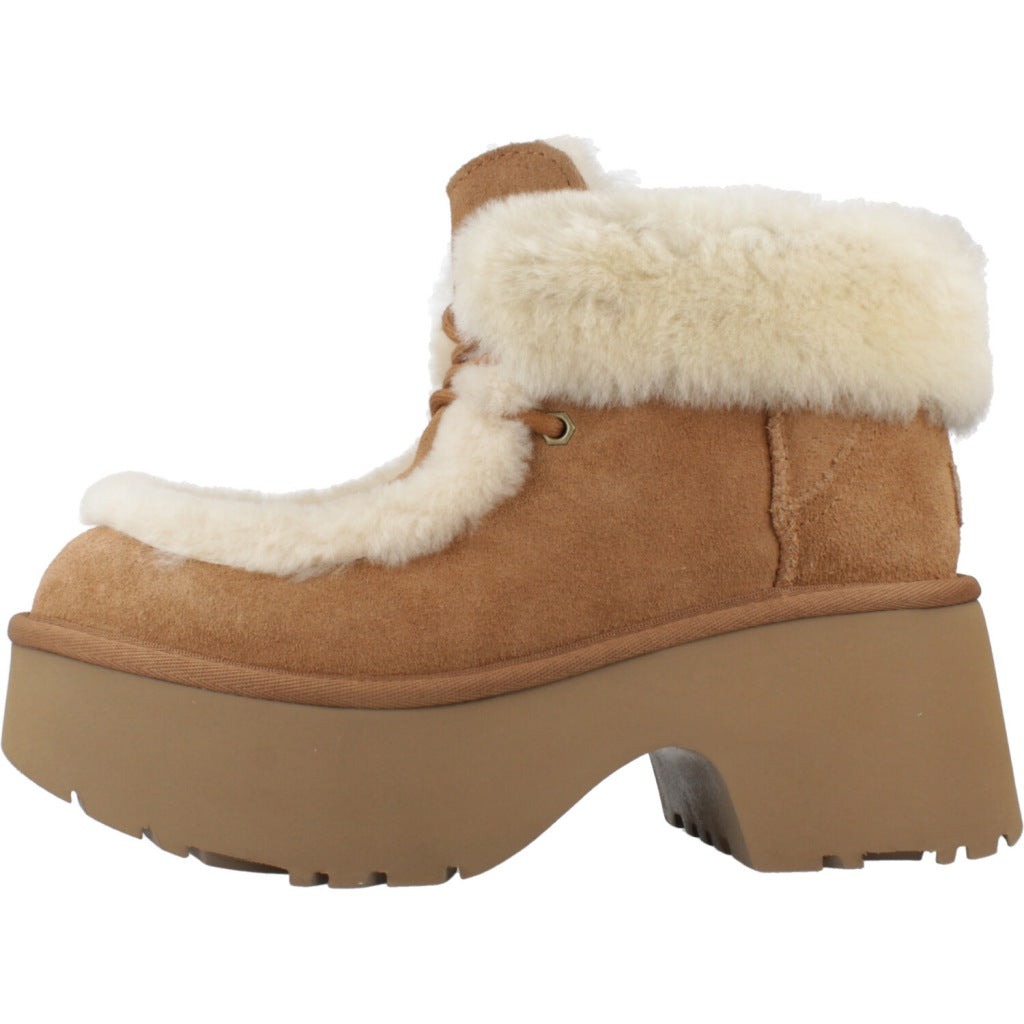 UGG ESMEE LACE UP en color CHE  (2)
