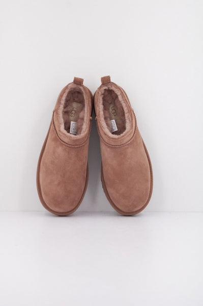 UGG W CLASSIC MICRO en color RYKOAK  (3)