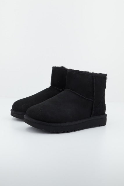 UGG UGG CLASSIC MINI en color BLACK  (1)