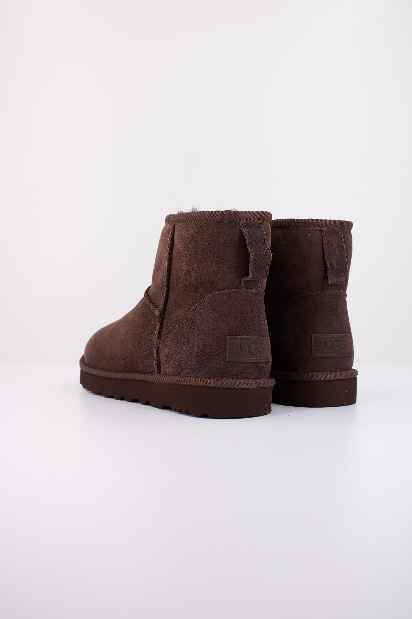 UGG UGG CLASSIC MINI en color BRNTCD  (4)