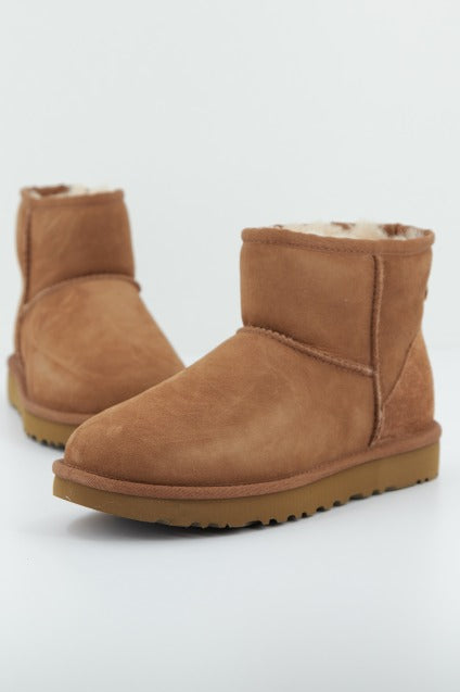 UGG UGG CLASSIC MINI en color CHESNUT  (1)