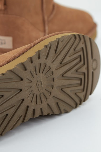 UGG UGG CLASSIC MINI en color CHESNUT  (4)