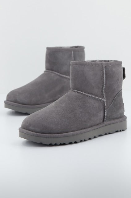 UGG UGG CLASSIC MINI en color GREY  (1)