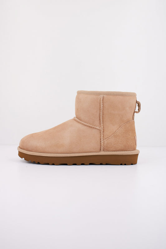UGG W CLASSIC MINI II en color SAND  (1)