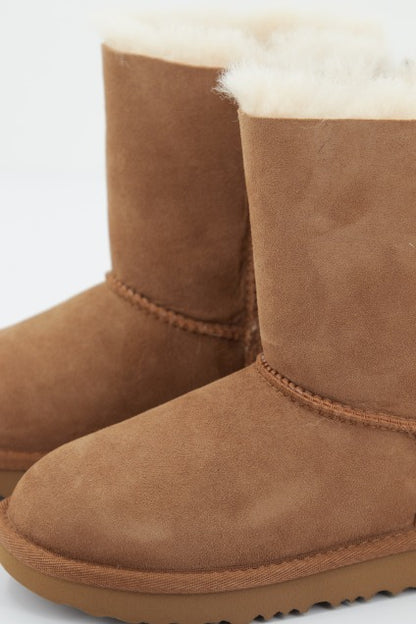 UGG BAILEY BOW II en color CHESTNUT  (2)