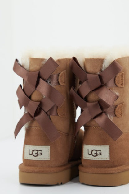 UGG BAILEY BOW II en color CHESTNUT  (4)