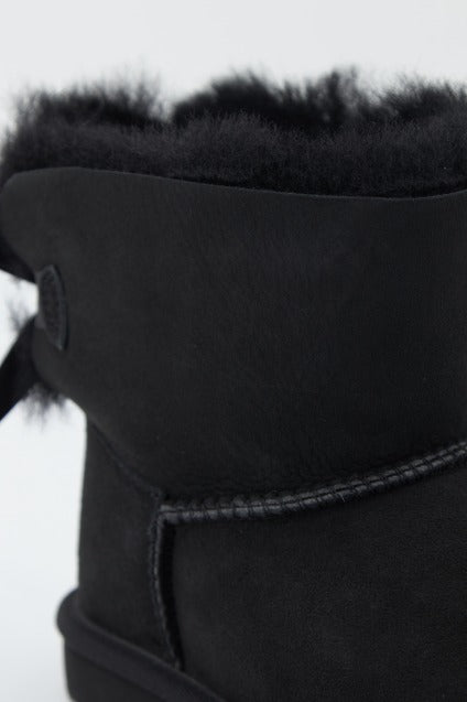 UGG MINI BAILEY BOW II en color BLACK  (2)