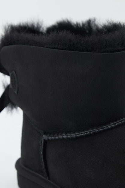 UGG MINI BAILEY BOW II en color BLACK  (2)