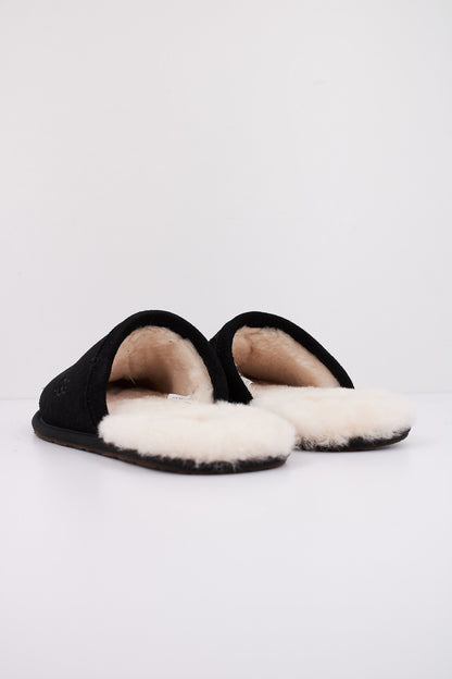 UGG SCUFF en color BLACK  (4)