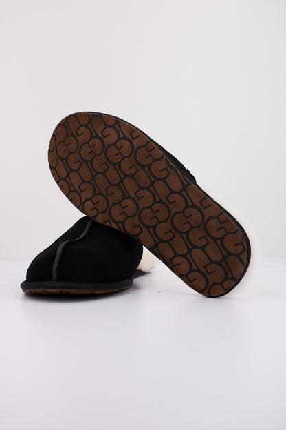 UGG SCUFF en color BLACK  (5)