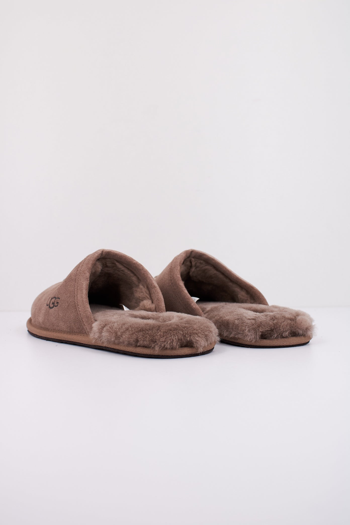 UGG SCUFF en color CARIBOU  (4)