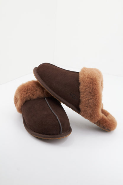 UGG W SCUFFETTE II en color BURTCDR  (2)