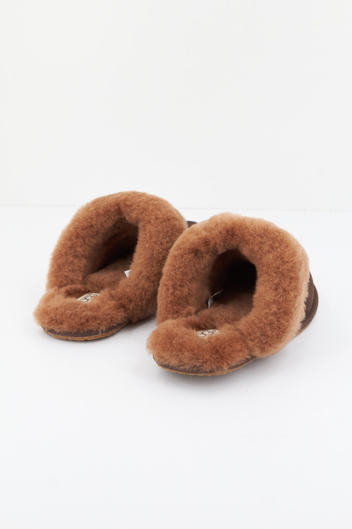 UGG W SCUFFETTE II en color BURTCDR  (4)