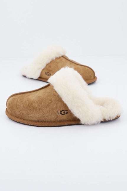 UGG W SCUFFETTE II en color CHESTNUT  (1)