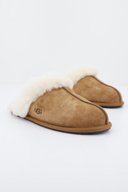 UGG W SCUFFETTE II en color CHESTNUT  (2)