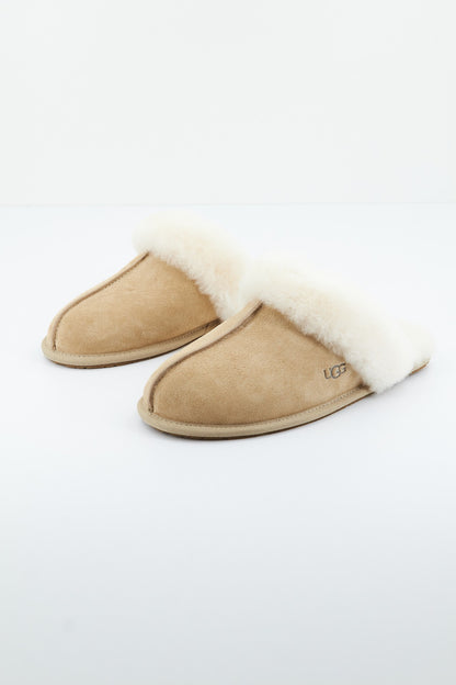 UGG W SCUFFETTE II en color NATURAL  (3)