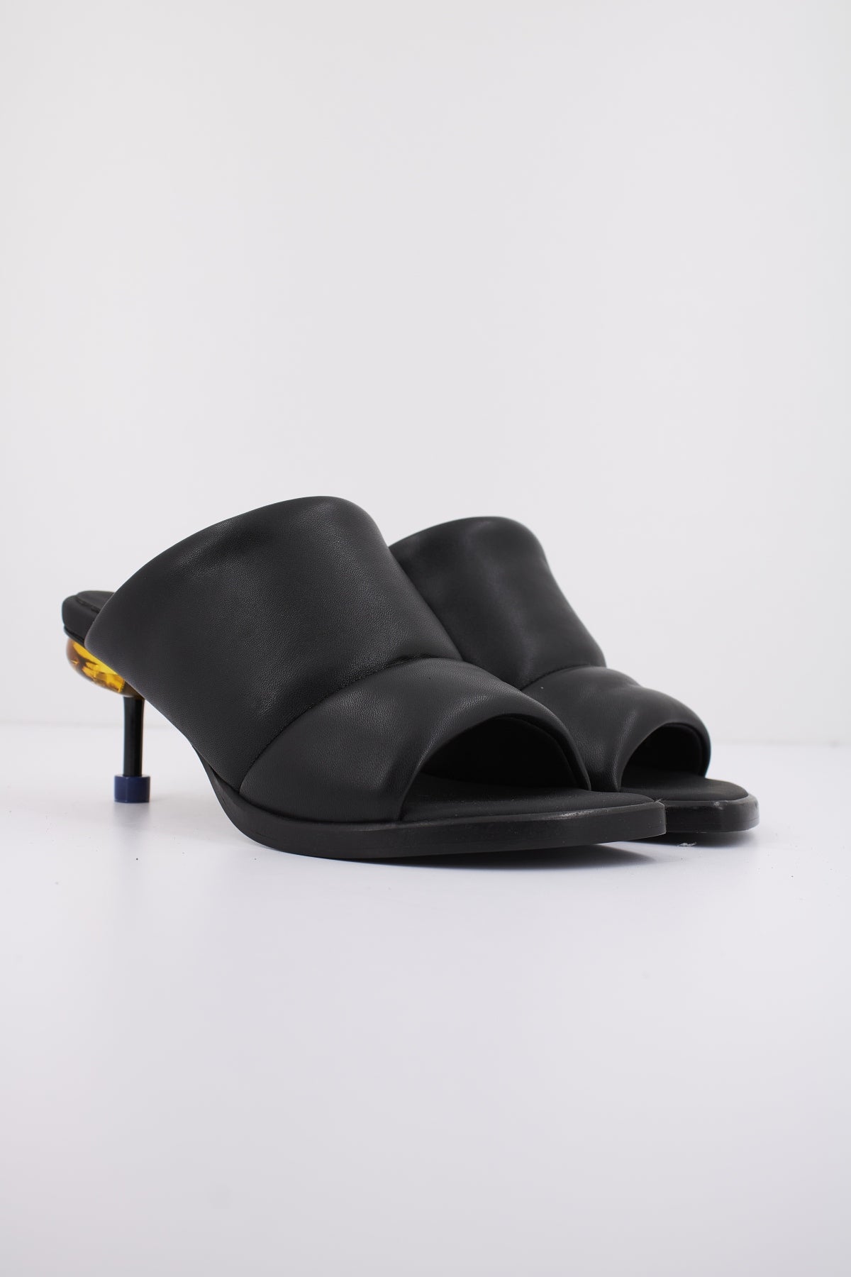 CCCCEES OSHA PILLOW en color BLACK  (2)