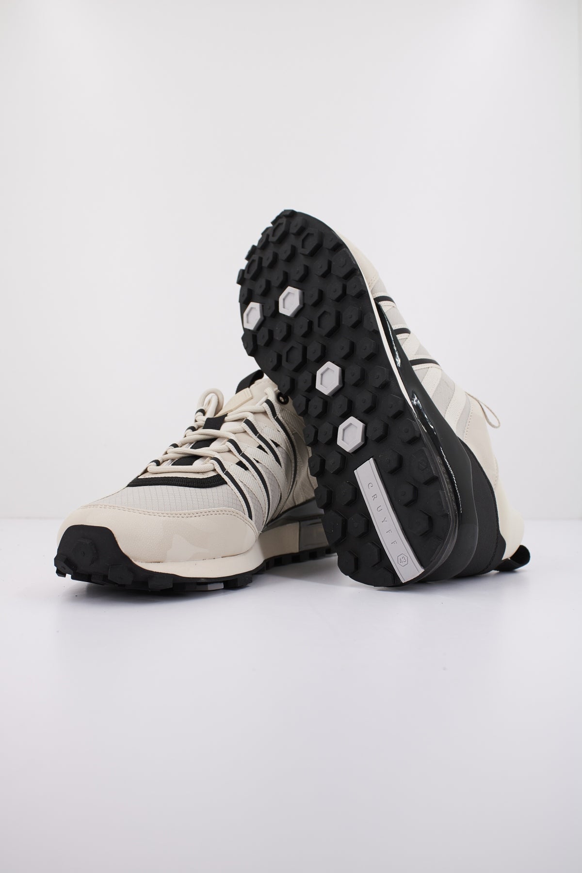 CRUYFF FEARIA en color CREAMBLACK  (4)